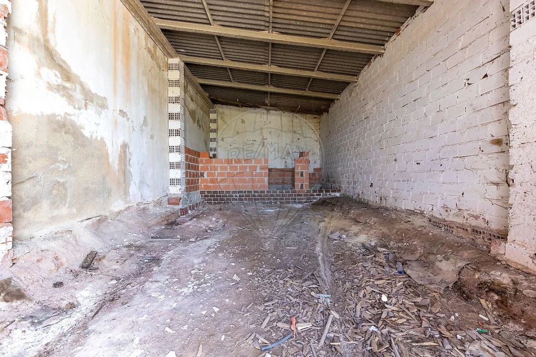 Armazém para Venda em Miragaia e Marteleira Foto 2
