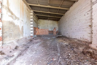 Armazém para Venda em Miragaia e Marteleira
