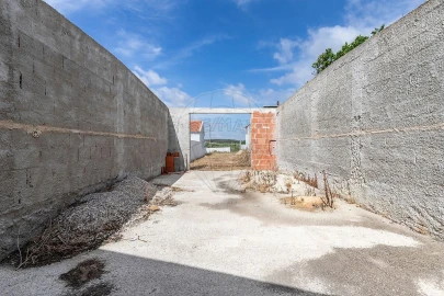 Armazém para Venda em Miragaia e Marteleira