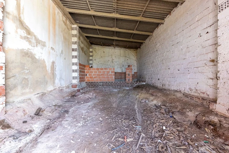 Armazém para Venda em Miragaia e Marteleira Foto 2