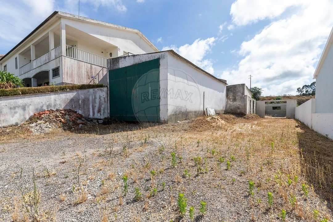 Armazém para Venda em Miragaia e Marteleira Foto 1