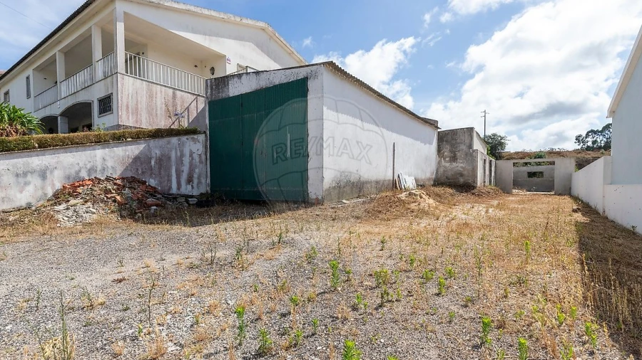 Armazém para Venda em Miragaia e Marteleira
