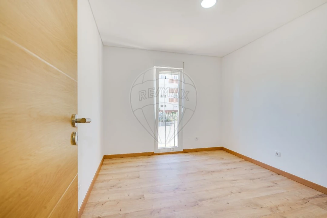 Apartamento T3 para Venda em Vialonga Foto 4