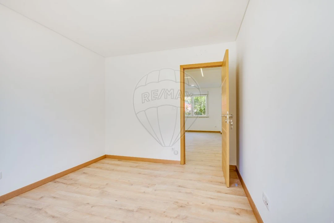 Apartamento T3 para Venda em Vialonga Foto 1