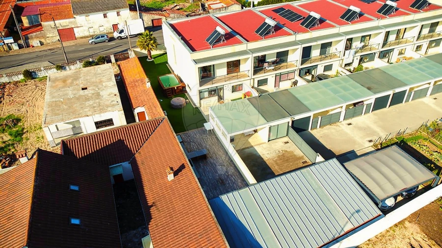 Moradia T4 para Venda em Ovar, São João, Arada e São Vicente de Pereira Jusã Foto 4