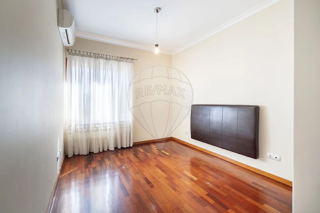Apartamento T4 para Venda em São João da Madeira Foto 44