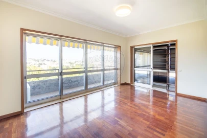 Apartamento T4 para Venda em São João da Madeira