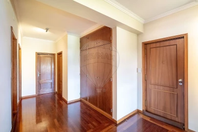 Apartamento T4 para Venda em São João da Madeira