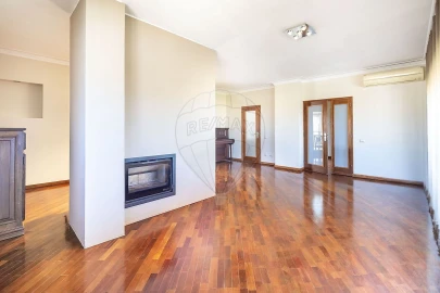 Apartamento T4 para Venda em São João da Madeira