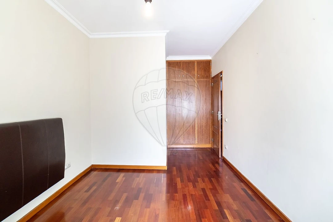 Apartamento T4 para Venda em São João da Madeira Foto 47