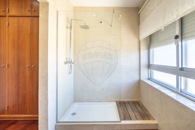 Apartamento T4 para Venda em São João da Madeira Foto 35
