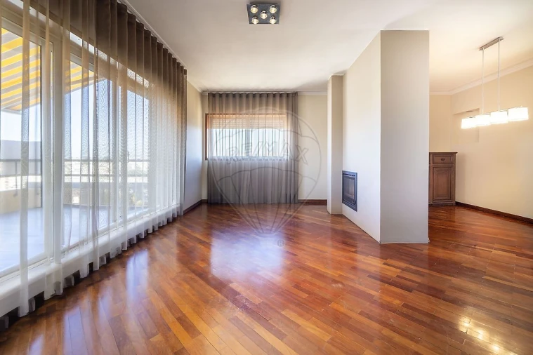 Apartamento T4 para Venda em São João da Madeira Foto 7