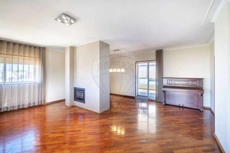 Apartamento T4 para Venda em São João da Madeira Foto 2