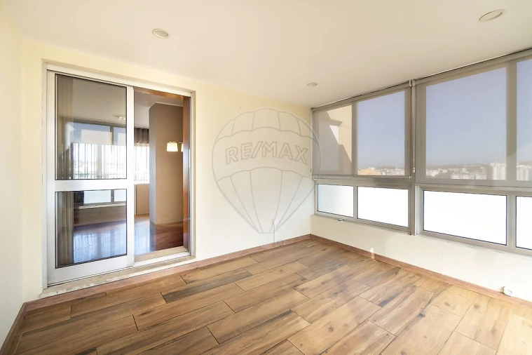 Apartamento T4 para Venda em São João da Madeira Foto 16