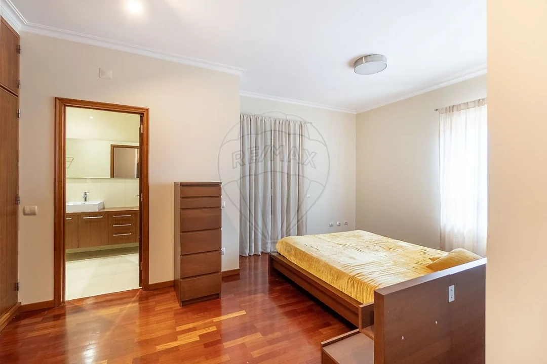 Apartamento T4 para Venda em São João da Madeira Foto 40