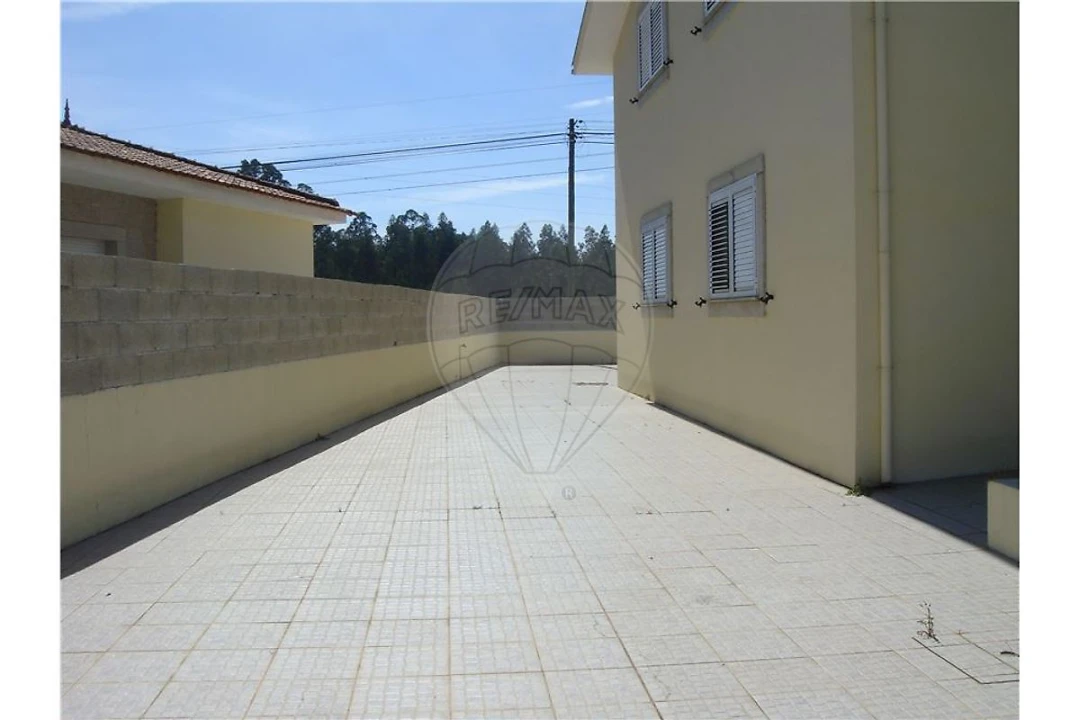 Moradia T4 para Venda em Loureiro Foto 17