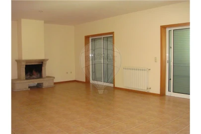 Moradia T4 para Venda em Loureiro