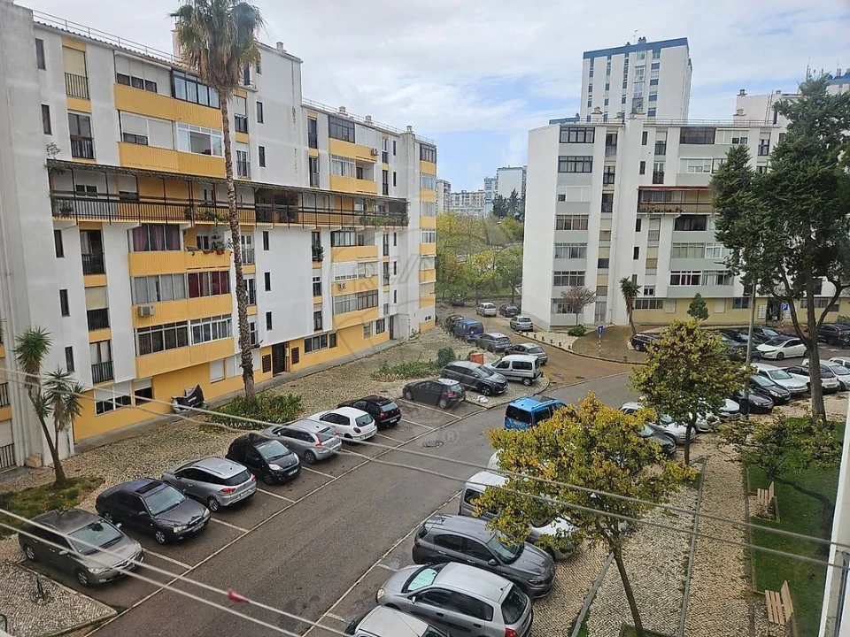 Apartamento T2 para Venda em Corroios Foto 11