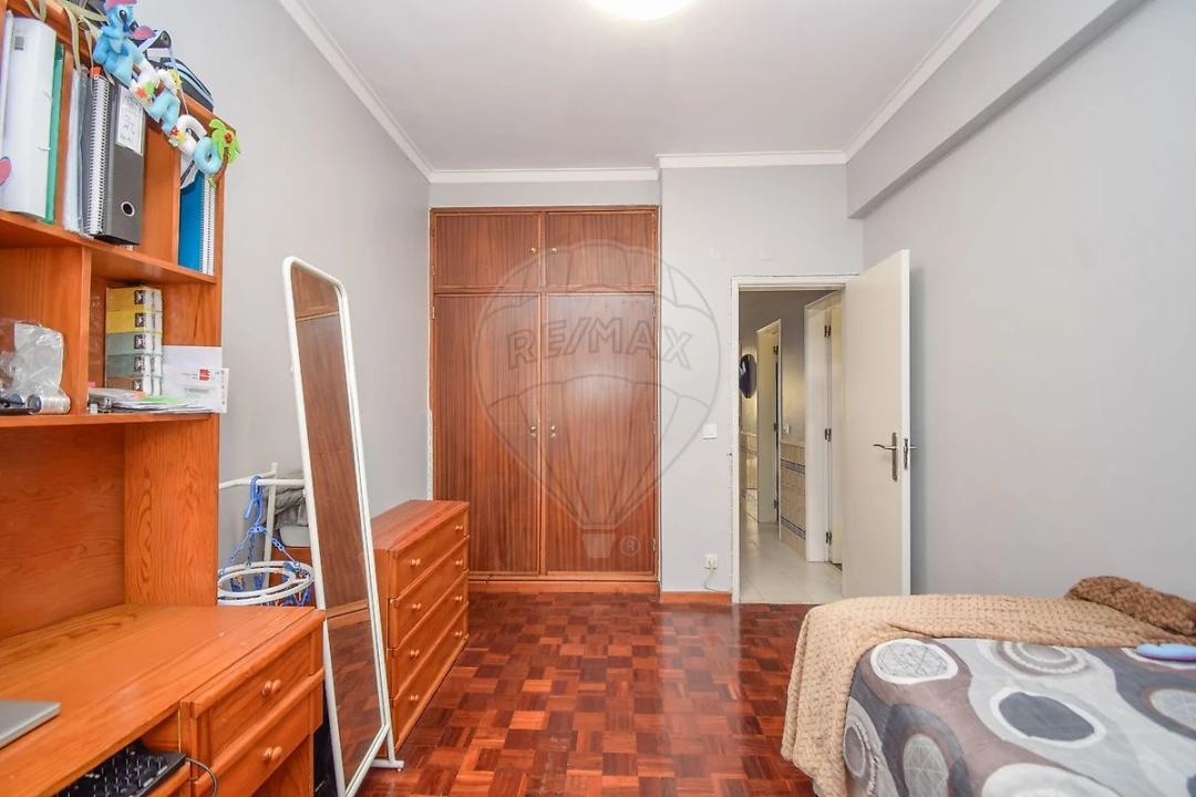 Apartamento T2 para Venda em Rio de Mouro Foto 12