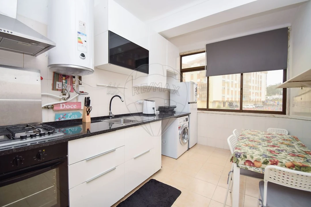 Apartamento T2 para Venda em Rio de Mouro Foto 3