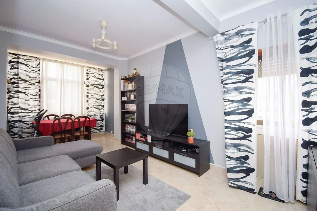 Apartamento T2 para Venda em Rio de Mouro Foto 7