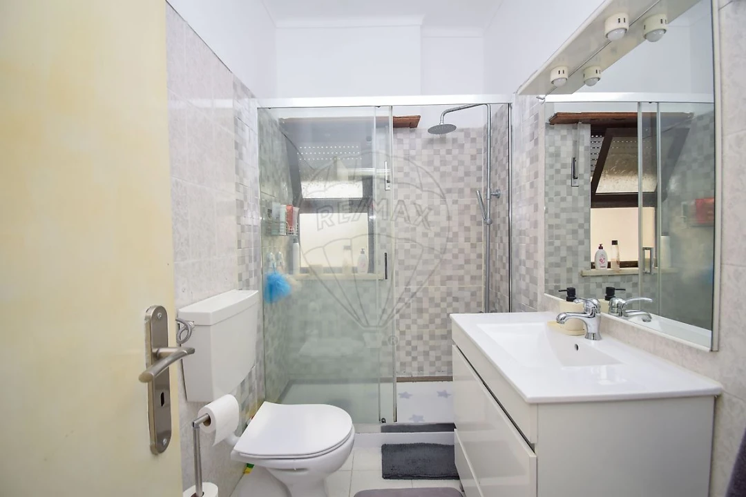 Apartamento T2 para Venda em Rio de Mouro Foto 14