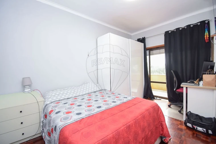 Apartamento T2 para Venda em Rio de Mouro Foto 10