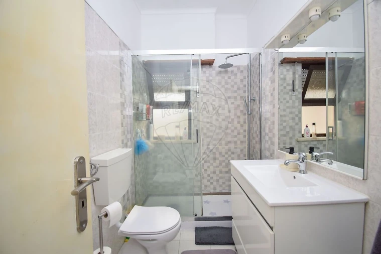 Apartamento T2 para Venda em Rio de Mouro Foto 14