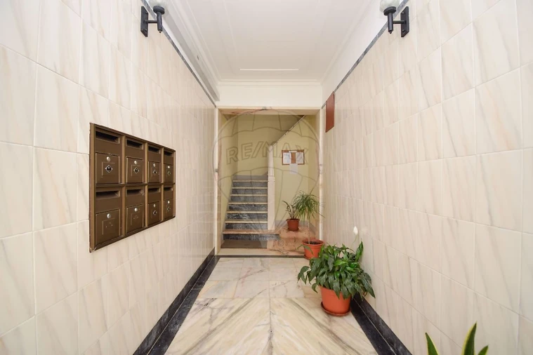 Apartamento T2 para Venda em Rio de Mouro Foto 17