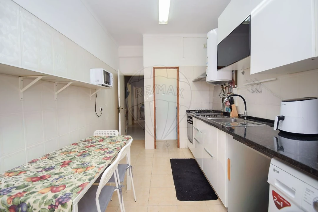 Apartamento T2 para Venda em Rio de Mouro Foto 4