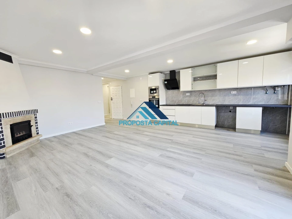 Apartamento T4 para Venda em Amora Foto 1