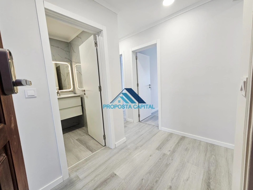 Apartamento T4 para Venda em Amora Foto 2