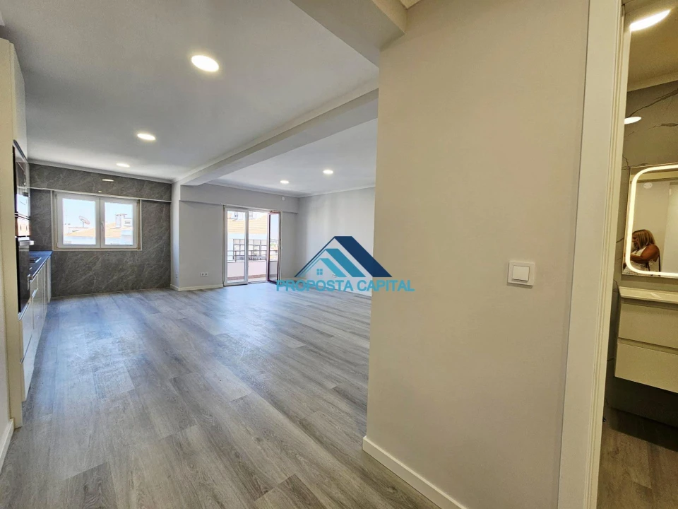 Apartamento T4 para Venda em Amora Foto 3