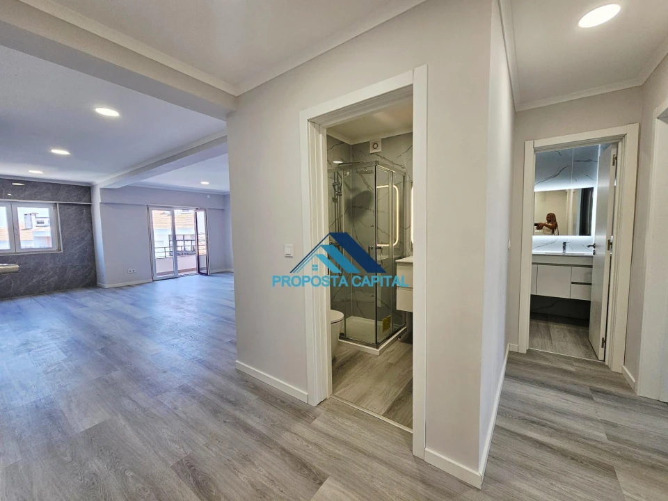 Apartamento T4 para Venda em Amora Foto 4