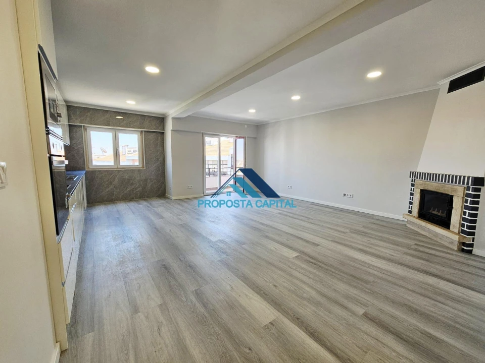 Apartamento T4 para Venda em Amora Foto 9