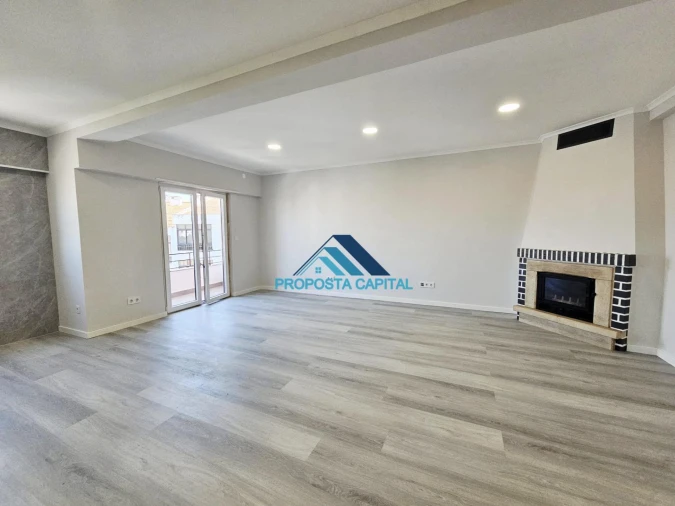 Apartamento T4 para Venda em Amora Foto 16