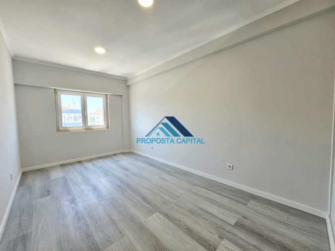 Apartamento T4 para Venda em Amora Foto 28