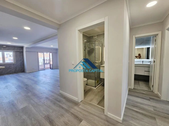 Apartamento T4 para Venda em Amora Foto 4