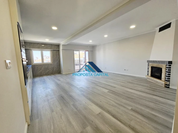 Apartamento T4 para Venda em Amora Foto 8