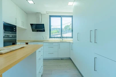Moradia T4 para Venda em Macieira de Cambra
