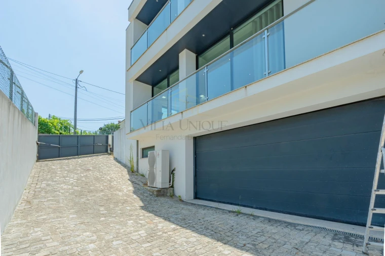 Moradia T4 para Venda em Macieira de Cambra Foto 2