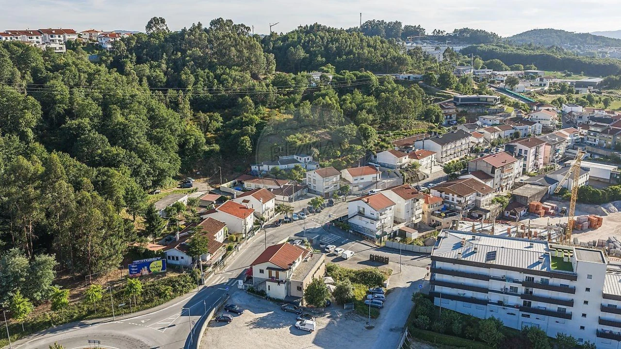 Moradia T6 para Venda em Azurem Foto 5