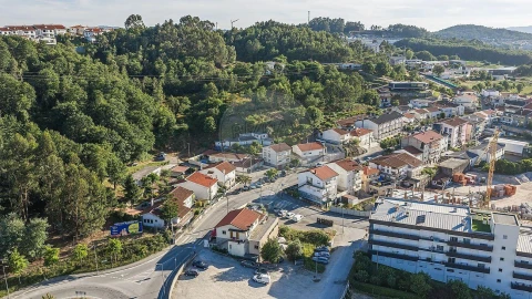 Moradia T6 para Venda em Azurem