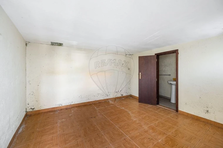 Moradia T6 para Venda em Azurem Foto 14