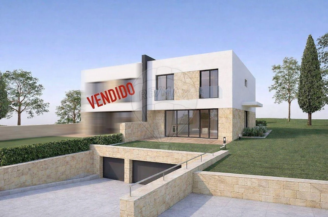 Moradia T3 para Venda em Fonte Arcada e Oliveira Foto 17