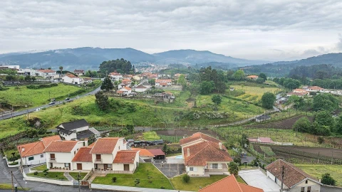 Moradia T3 para Venda em Fonte Arcada e Oliveira