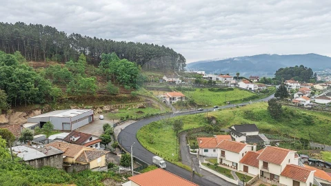 Moradia T3 para Venda em Fonte Arcada e Oliveira