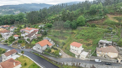 Moradia T3 para Venda em Fonte Arcada e Oliveira