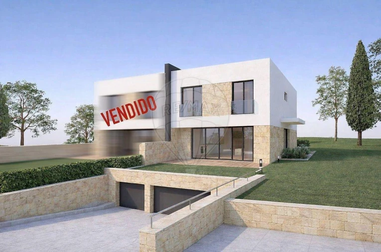 Moradia T3 para Venda em Fonte Arcada e Oliveira Foto 17
