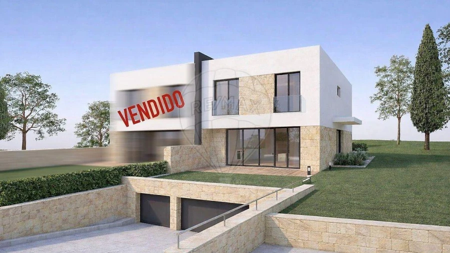 Moradia T3 para Venda em Fonte Arcada e Oliveira